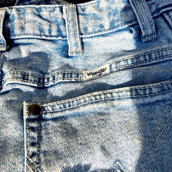 Wrangler Branded Denim Shorts in Size 27 - Picture 4 of 5